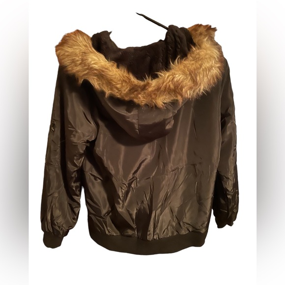 NWT bomber jacket with faux fur detachable lining hood - Picture 3 of 3